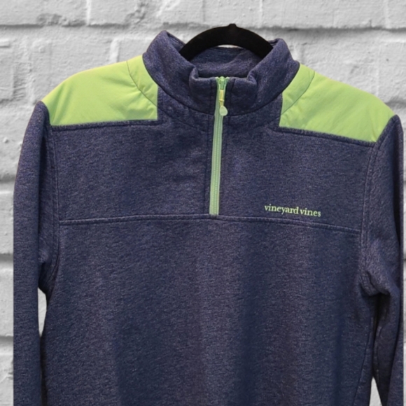 88. Vineyard Vines men's quarter zip top - Picture 3 of 12